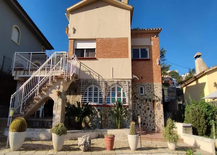Quiet Escape With Stunning Sea Views