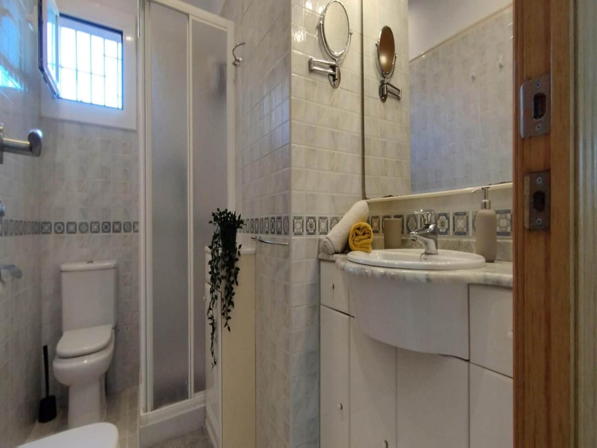 Quiet Escape With Stunning Sea Views *