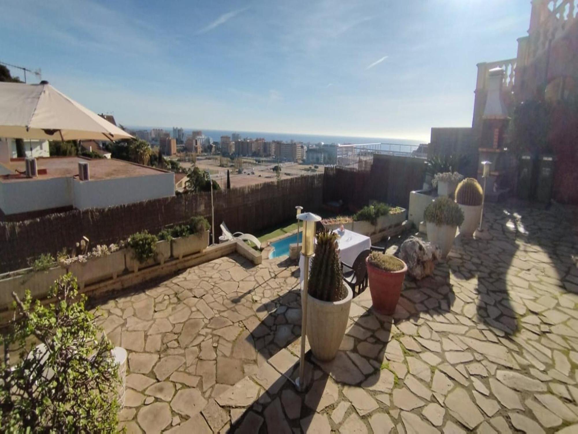 Quiet Escape With Stunning Sea Views